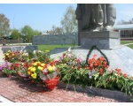 Цветы у памятника 9 мая 2007